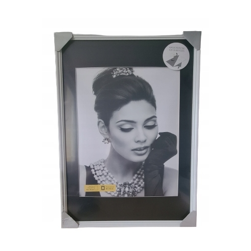 Ramka na zdjęcia z BIAŁĄ ramką 50 x 70 cm GLAMOUR