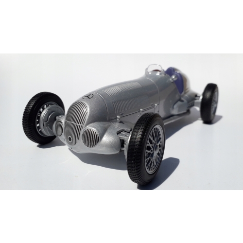 MERCEDES-BENZ W125 1937 METALOWY MODEL SAMOCHODU RESORAK WELLY 1:42 SREBRNY