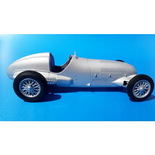 MERCEDES-BENZ W125 1937 METALOWY MODEL SAMOCHODU RESORAK WELLY 1:42 SREBRNY
