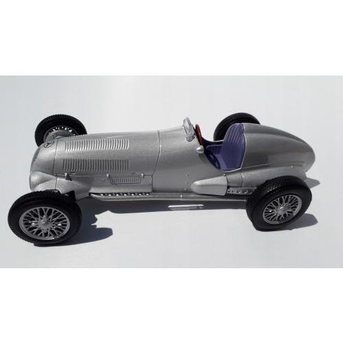 MERCEDES-BENZ W125 1937 METALOWY MODEL SAMOCHODU RESORAK WELLY 1:42 SREBRNY