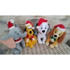 Maskotka Disney Słoń Dumbo siedziący z dźwiękami w Świątecznej czapce 30cm